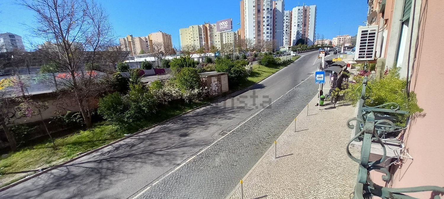 出租公寓 t3在Rua 1º de Maio s/n - 花园