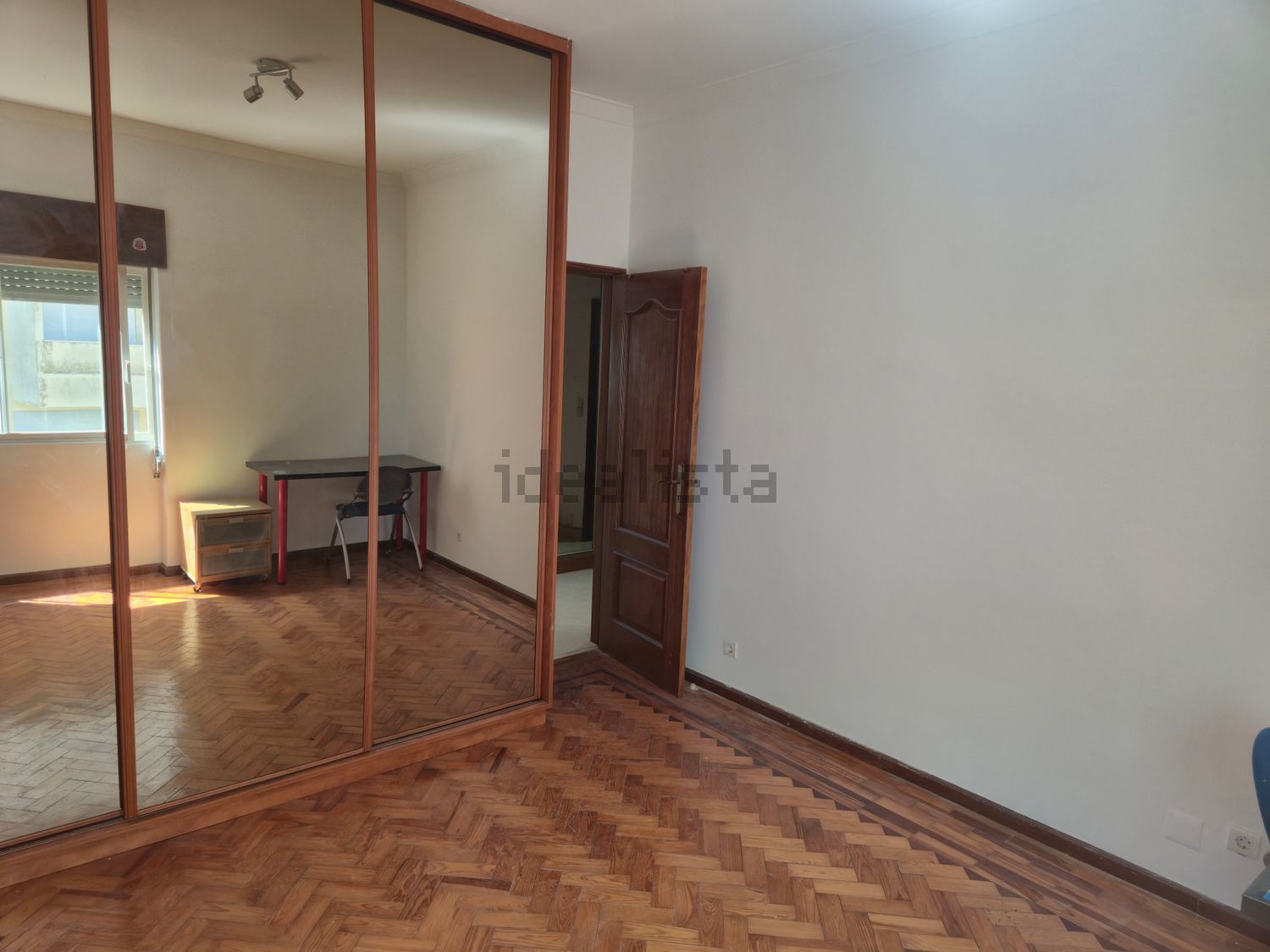 出租公寓 t2在Rua Engenheiro Quartin Graça, 18 - 卧室