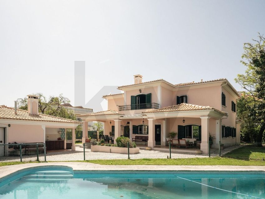 小楼房或别墅出售在Rua Natália Correia