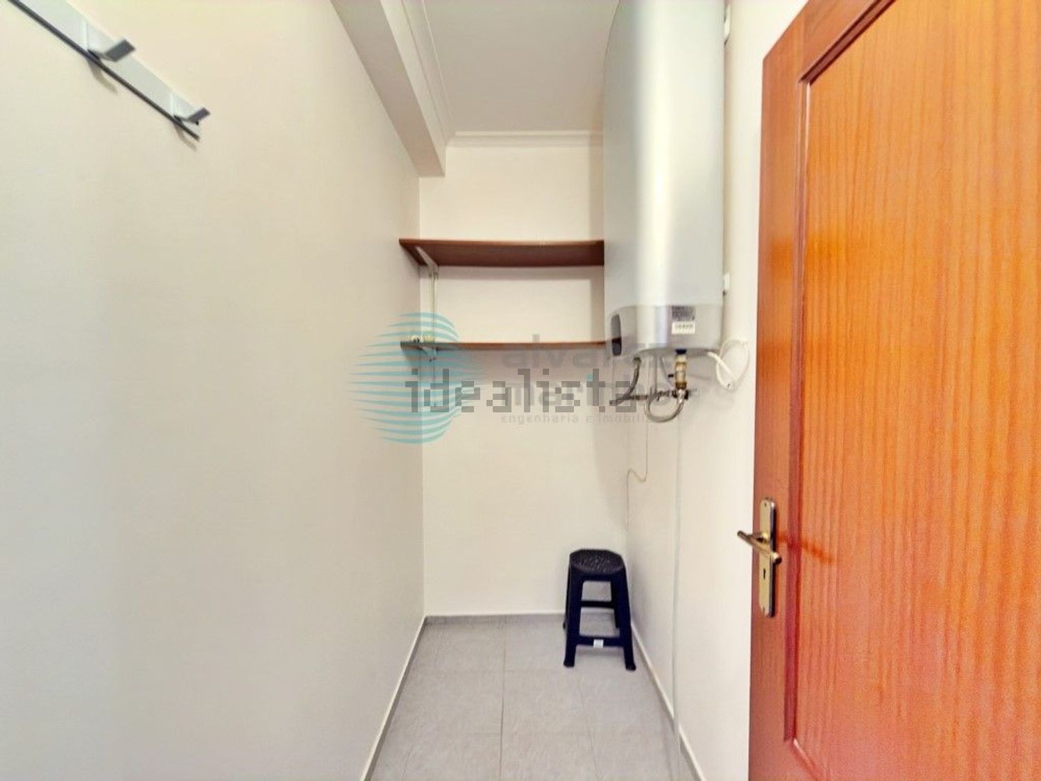 小楼房或独栋别墅出售在Rua 1° de Maio, 3 - 过道