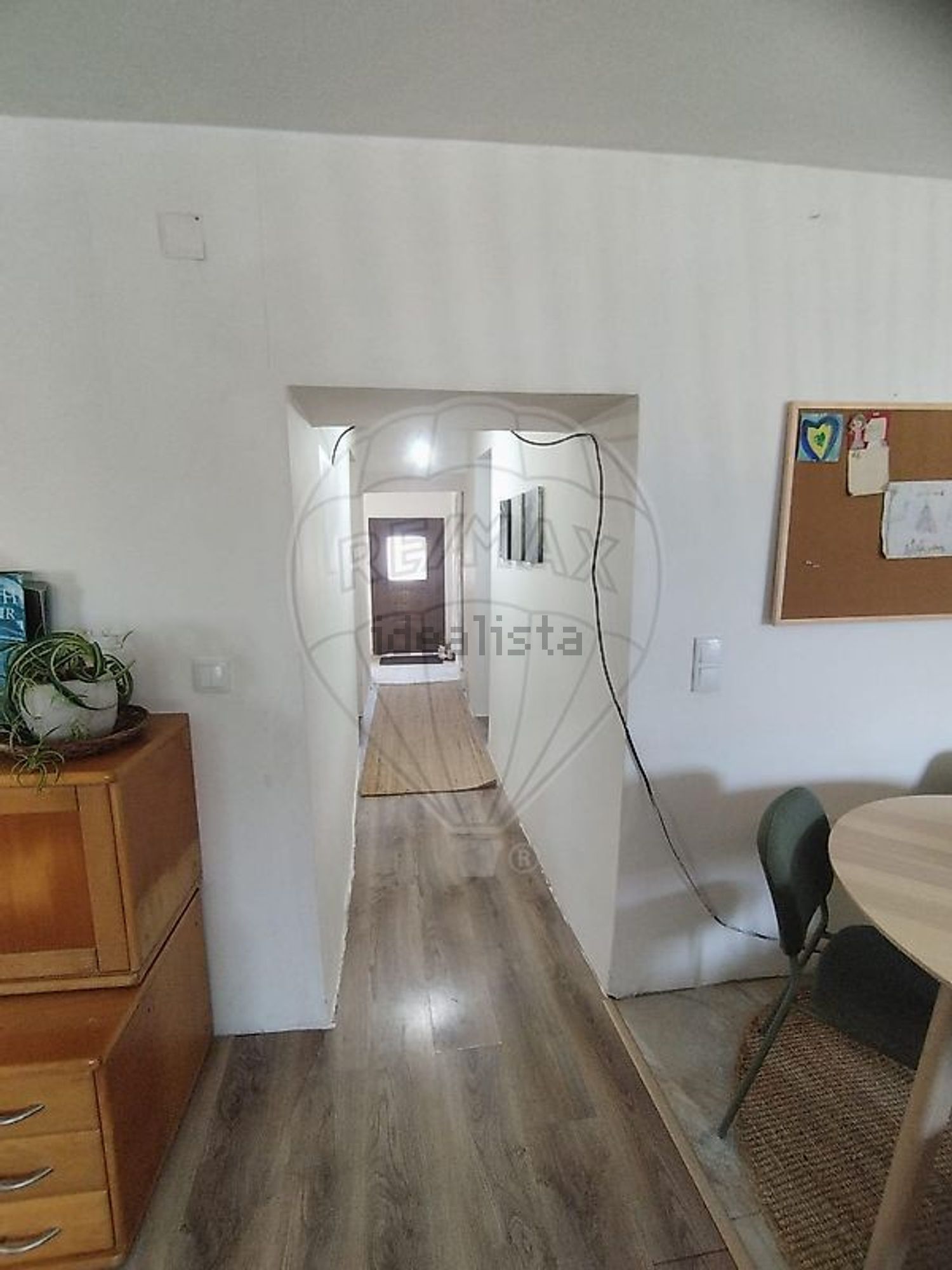 小楼房或独栋别墅出售在Rua Principal - 过道