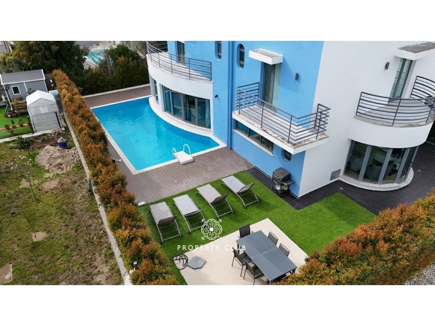 小楼房或独栋别墅出售在Rua Dórdio Gomes