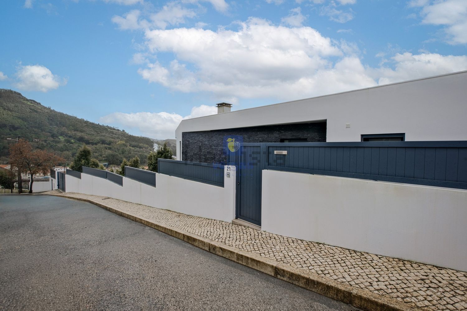 小楼房或别墅出售在Lousa - 外立面