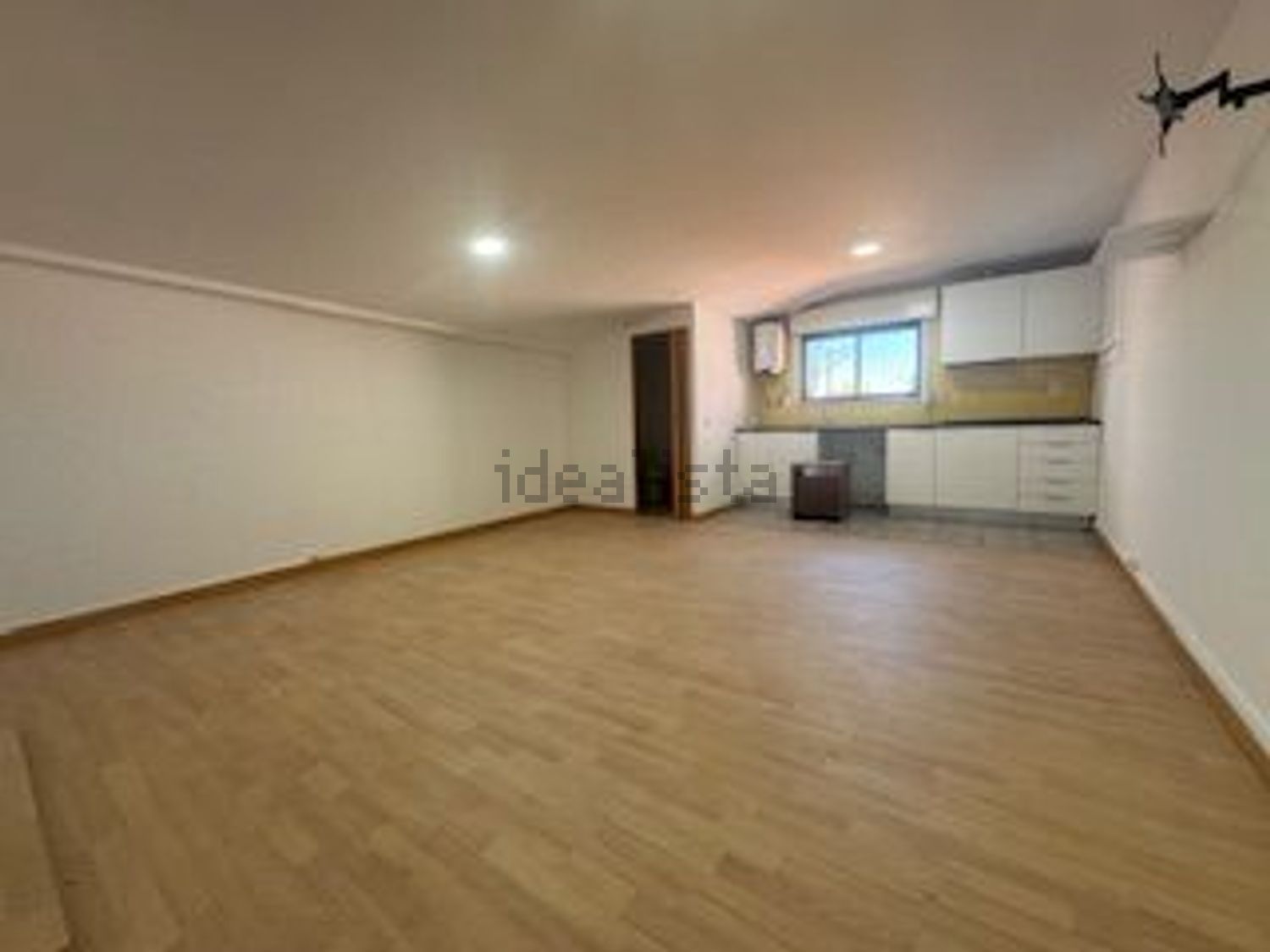 出租t0（单人公寓）在Rua Miguel Cândido, 13 - 居住