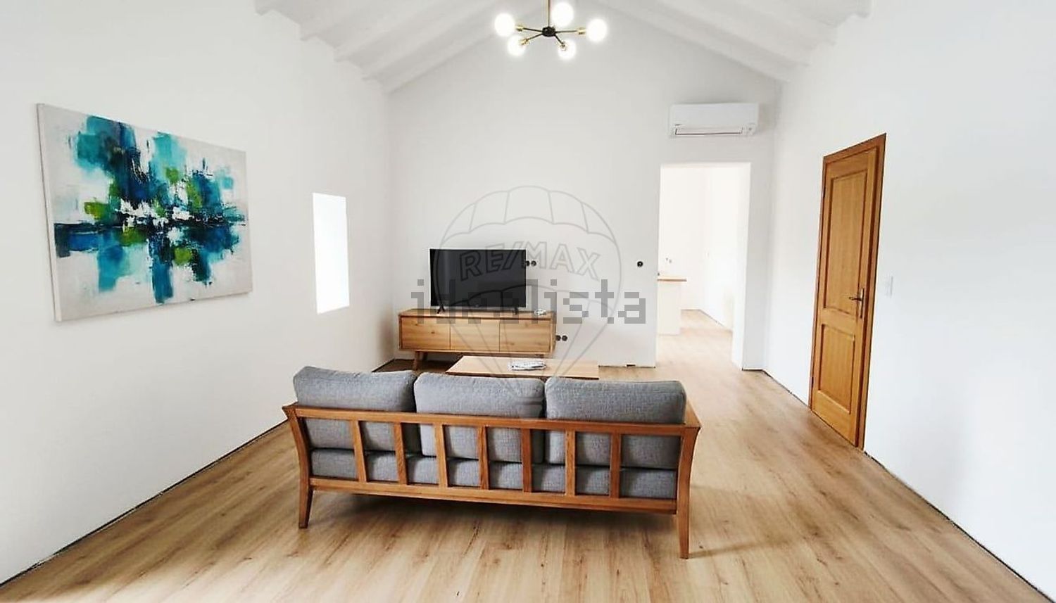 小楼房或独栋别墅出售N116 - 客厅