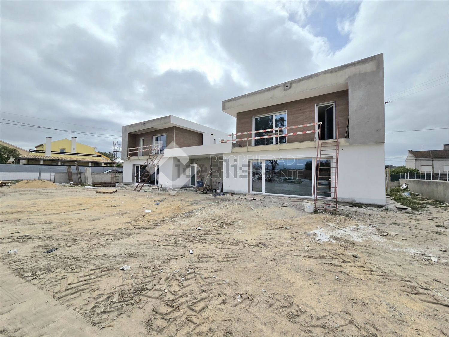 双拼别墅出售在Vendas de Azeitão - 外立面