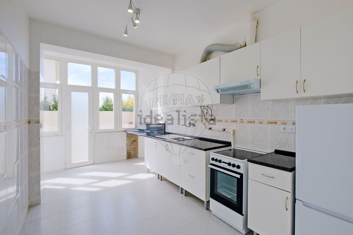 出租公寓 t2在Rua Doutor José Filipe Rodrigues - 厨房