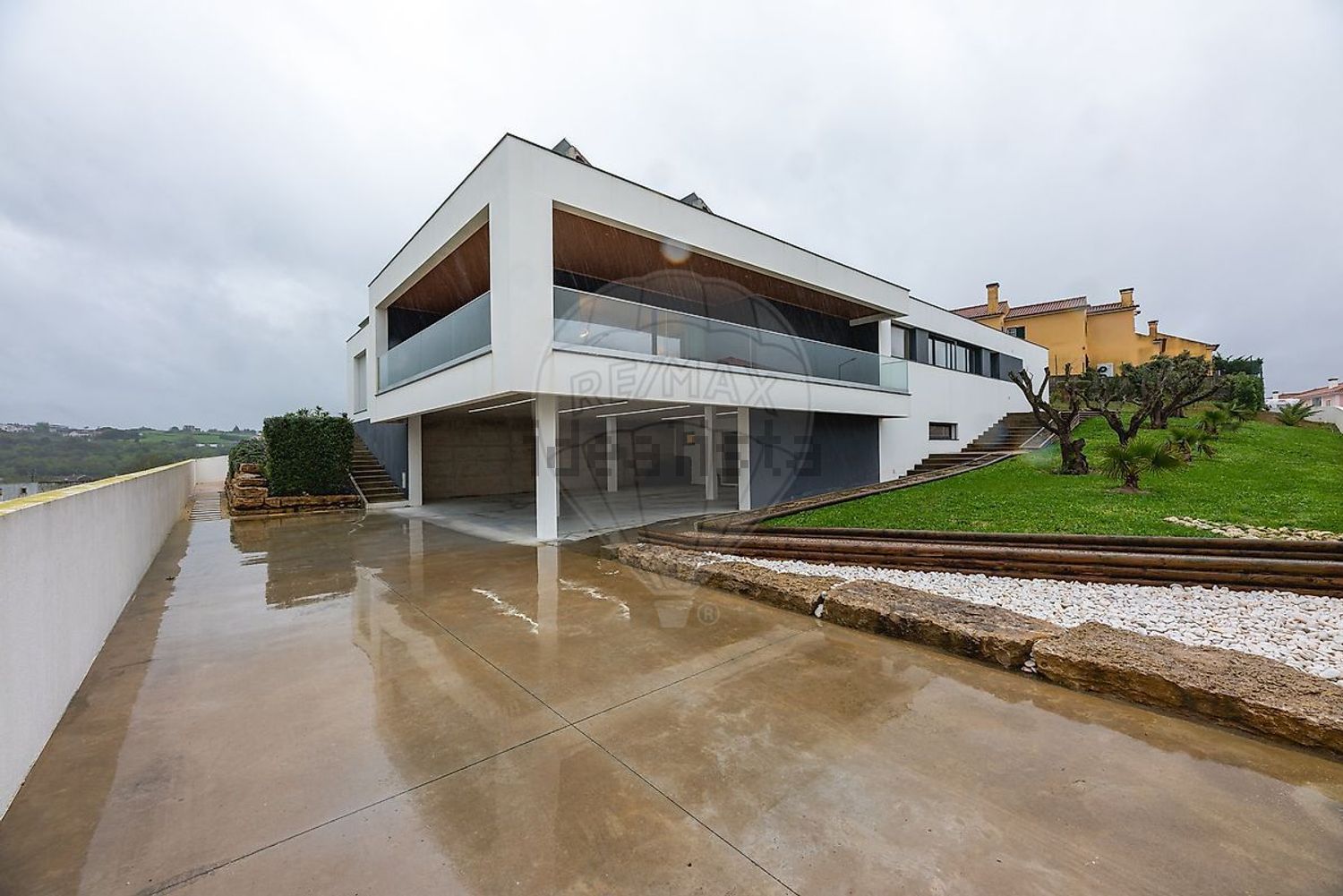 小楼房或独栋别墅出售在Rua Mato Moreira - 外立面