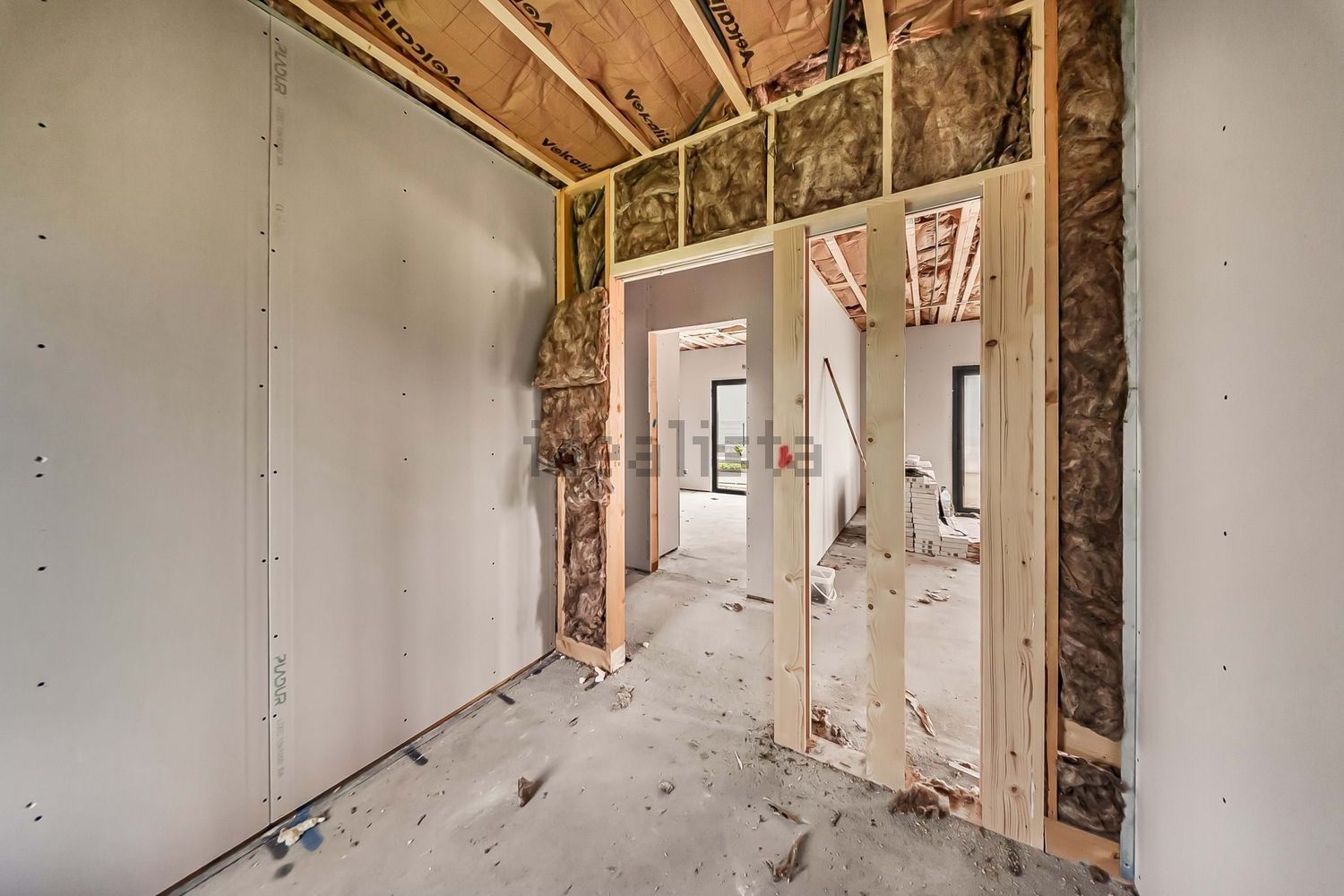 小楼房或独栋别墅出售在Rua do Outeiro - 过道