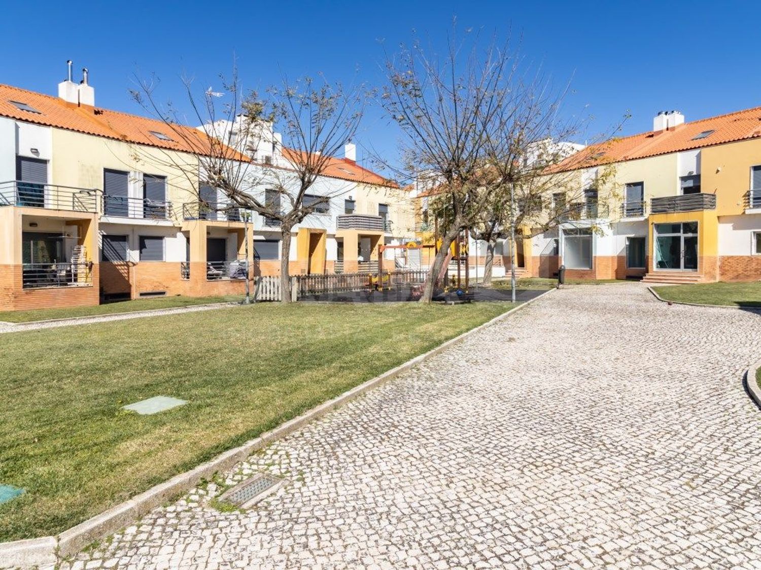 联排别墅出售在Rua Luís de Ataíde - 外立面