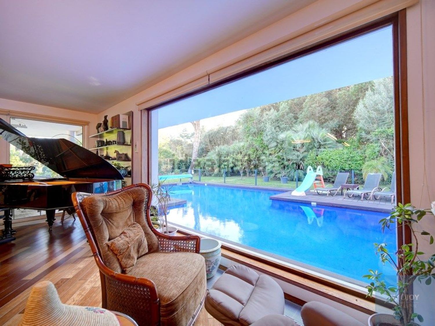 出租小楼房或独栋别墅在Rua Mato da Mina, 41 - 客厅