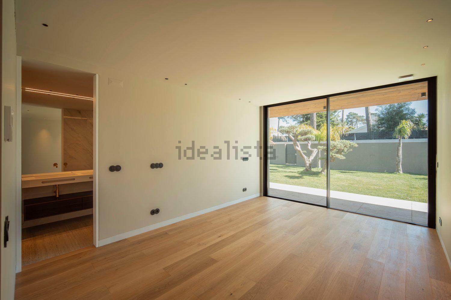 小楼房或独栋别墅出售在Avenida do Mar - 居住