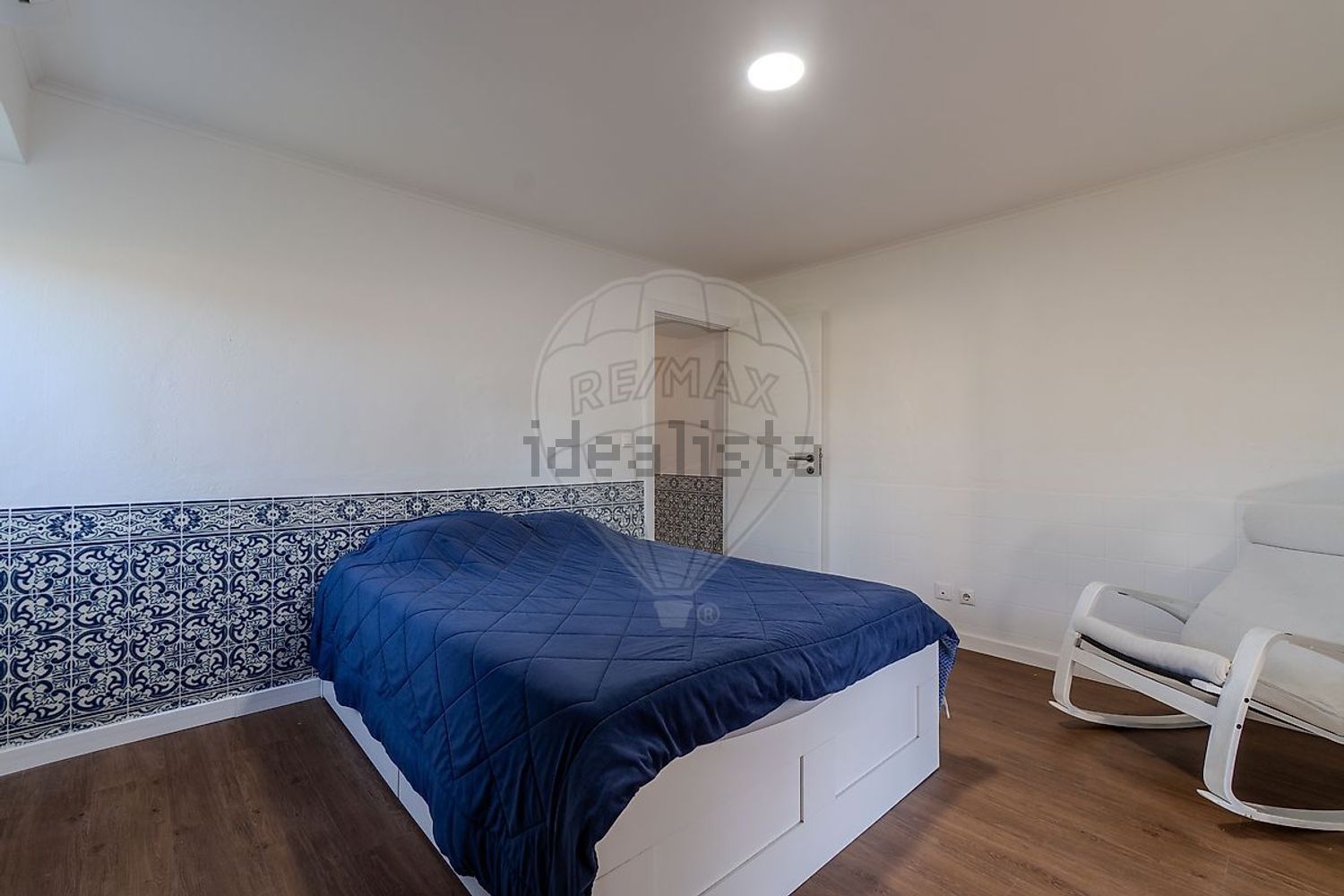 小楼房或独栋别墅出售在São Quintino - 卧室