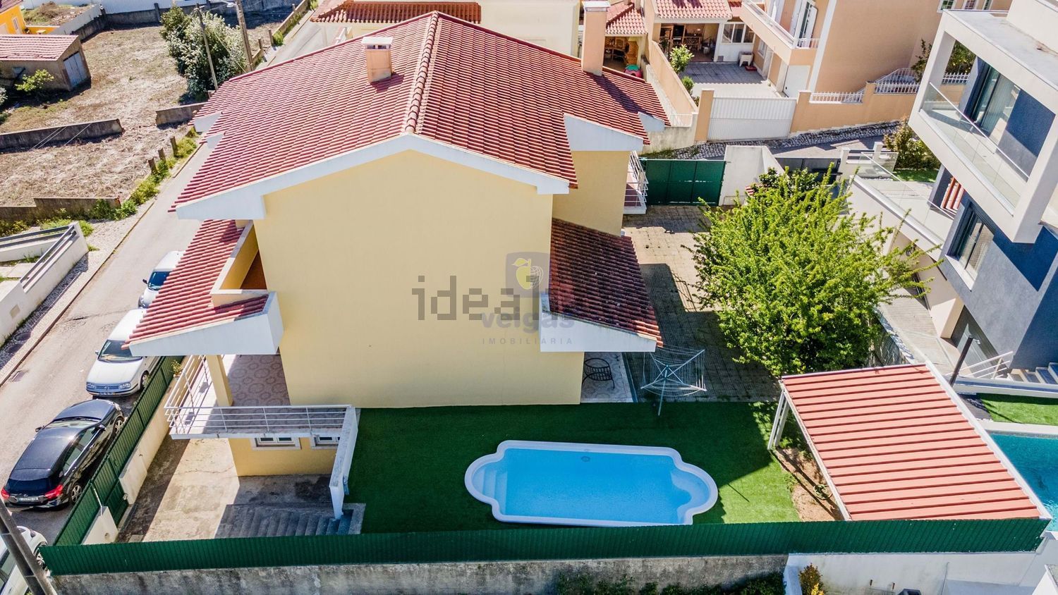 小楼房或别墅出售在Pontinha e Famões - 游泳池