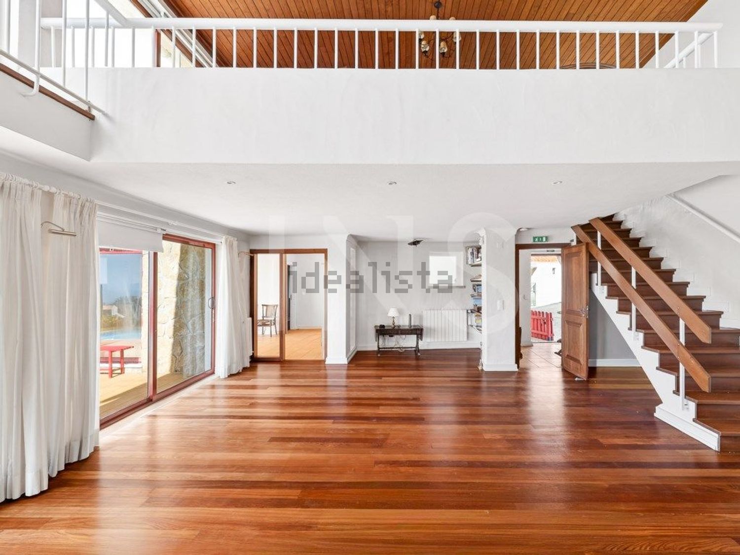 小楼房或独栋别墅出售在Rua do Beco - 过道