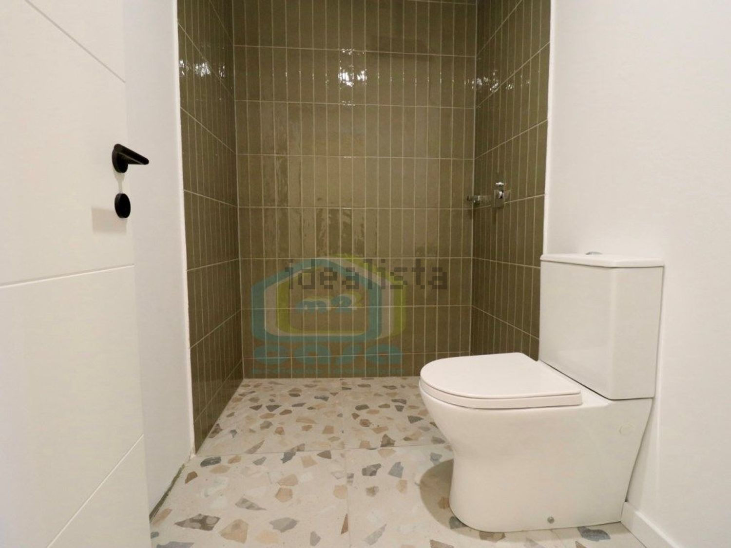 小楼房或独栋别墅出售在Rua das Flores - 卫生间