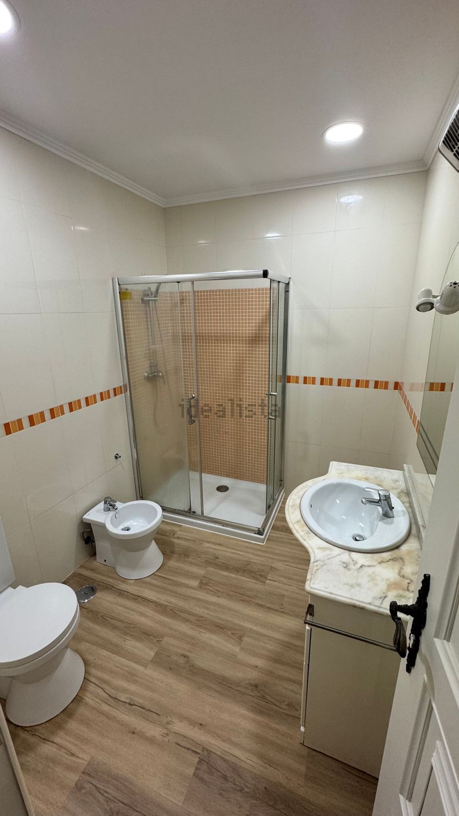 出租房间在Praça da Portela, 17 - 卫生间