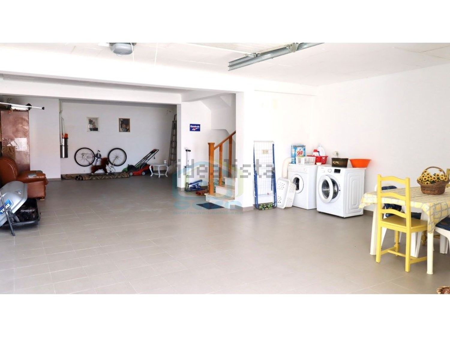 小楼房或独栋别墅出售在Rua Dona Aurélia, 13 - 停车位