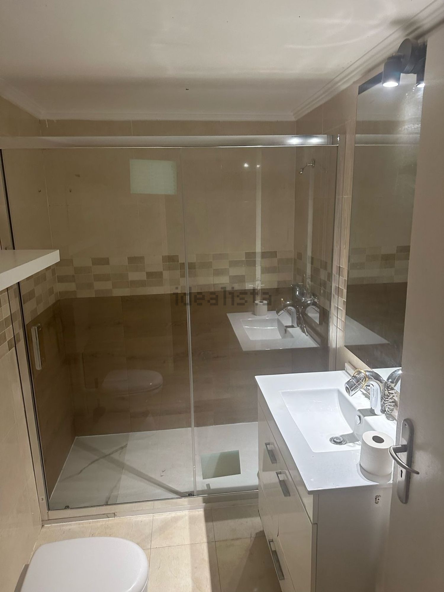 出租房间在Rua Fernando Sylvan, 33 - 卫生间