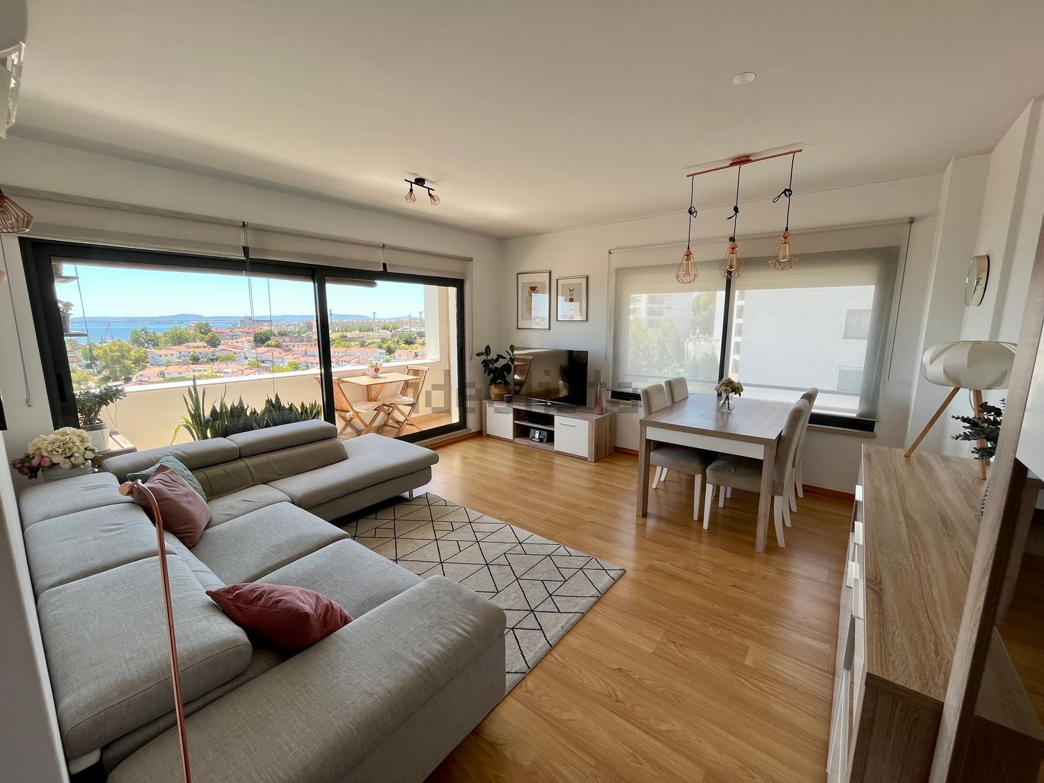 出租公寓 t3在Rua Engenheiro Cunha Leal, 36 - 客厅