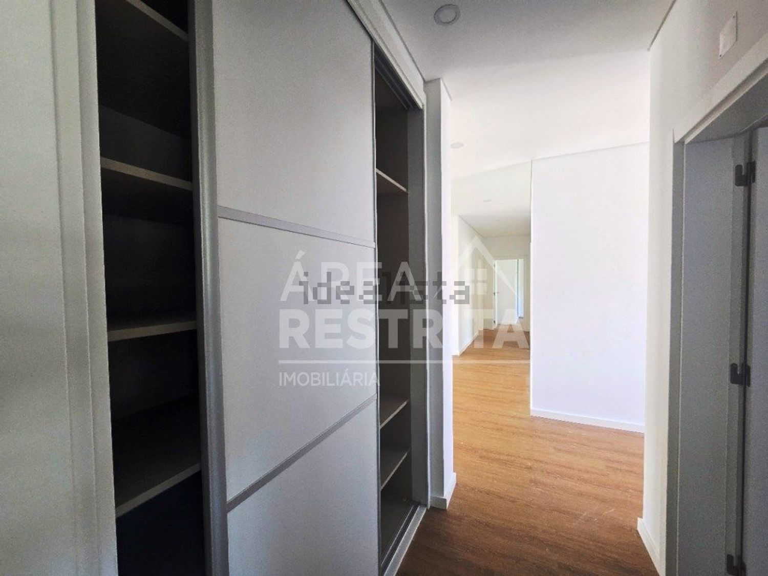 小楼房或独栋别墅出售在Rua dos Vitoriosos - 试衣间