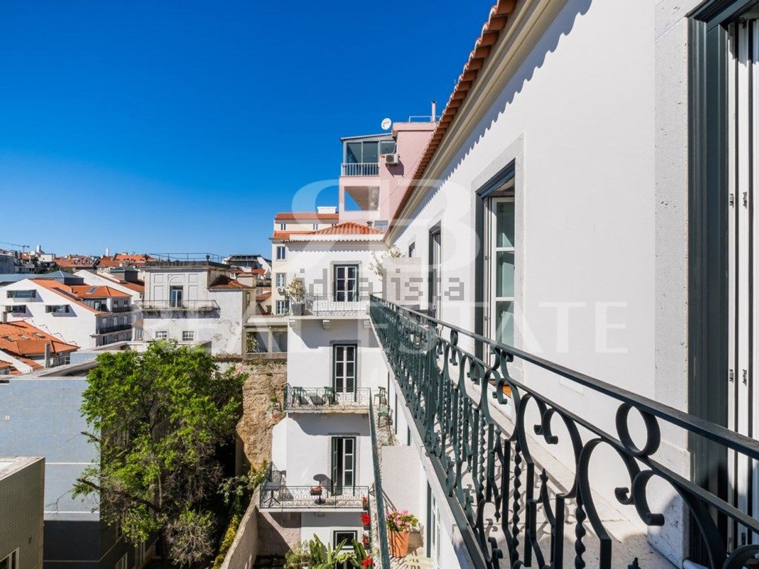 公寓 t3出售在Rua António Maria Cardoso, 11 - 外立面