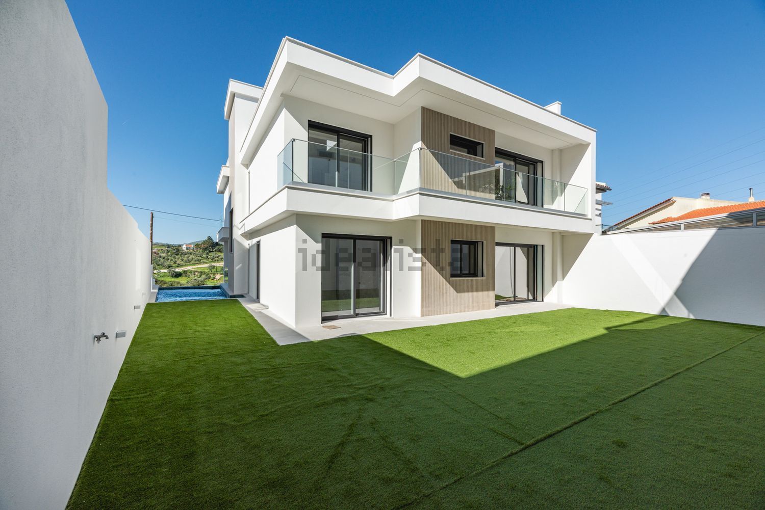 小楼房或独栋别墅出售在Santa Iria de Azoia - São João da Talha - Bobadela - 外立面