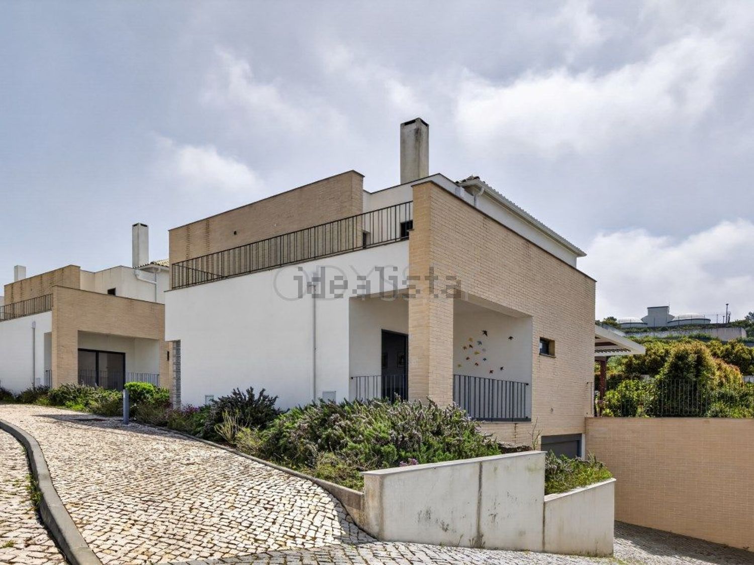 小楼房或独栋别墅出售在Rua da Colina - 外立面