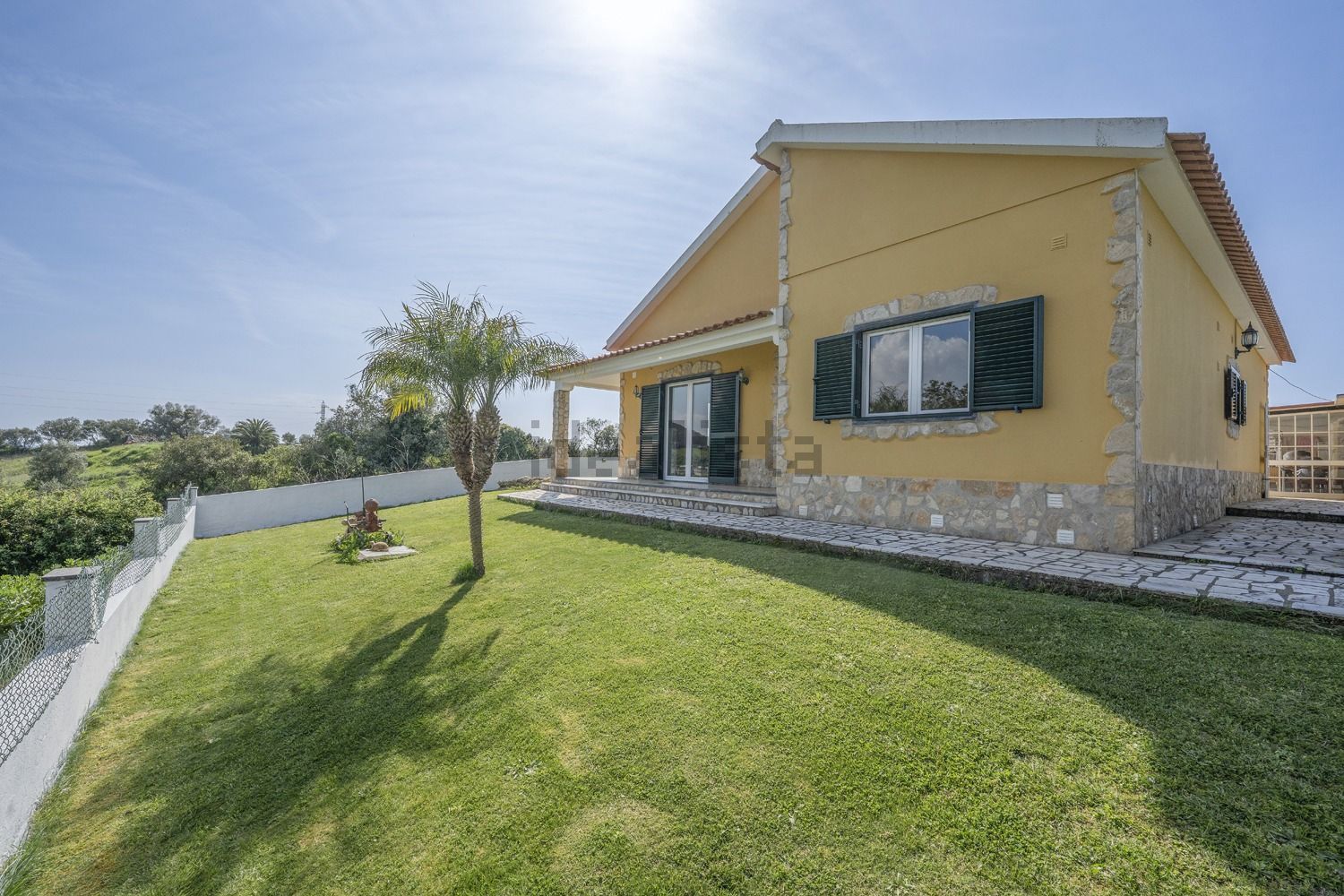 小楼房或独栋别墅出售2640-730 - 外立面