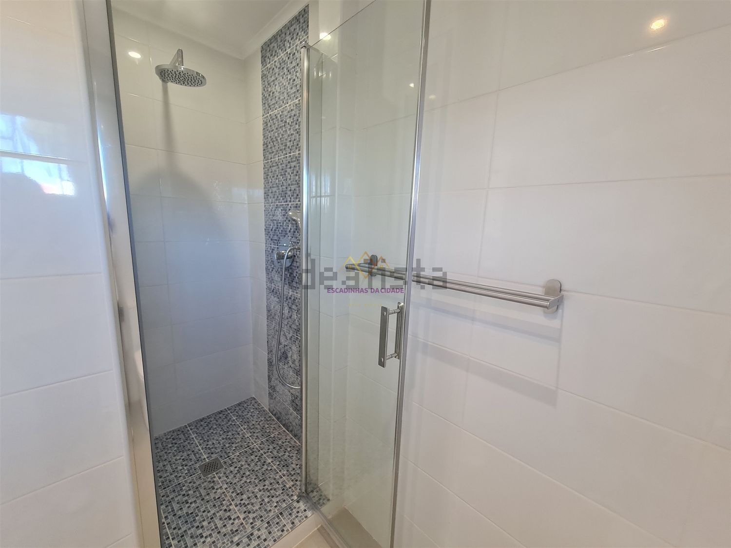 出租公寓 t1在Rua Delfim de Almeida Fernandes, 20 - 卫生间