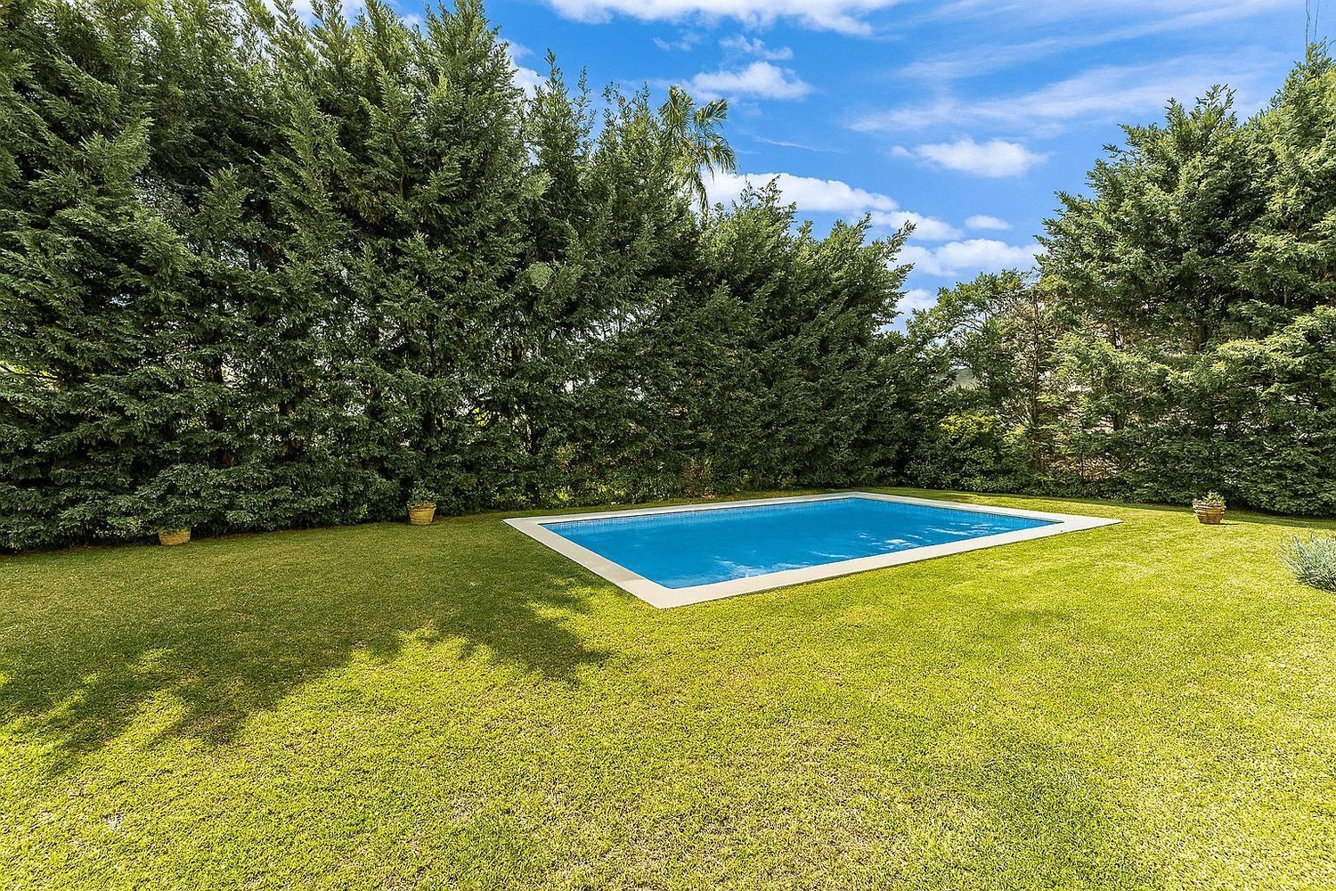 小楼房或独栋别墅出售在Avenida Marechal Carmona - 游泳池