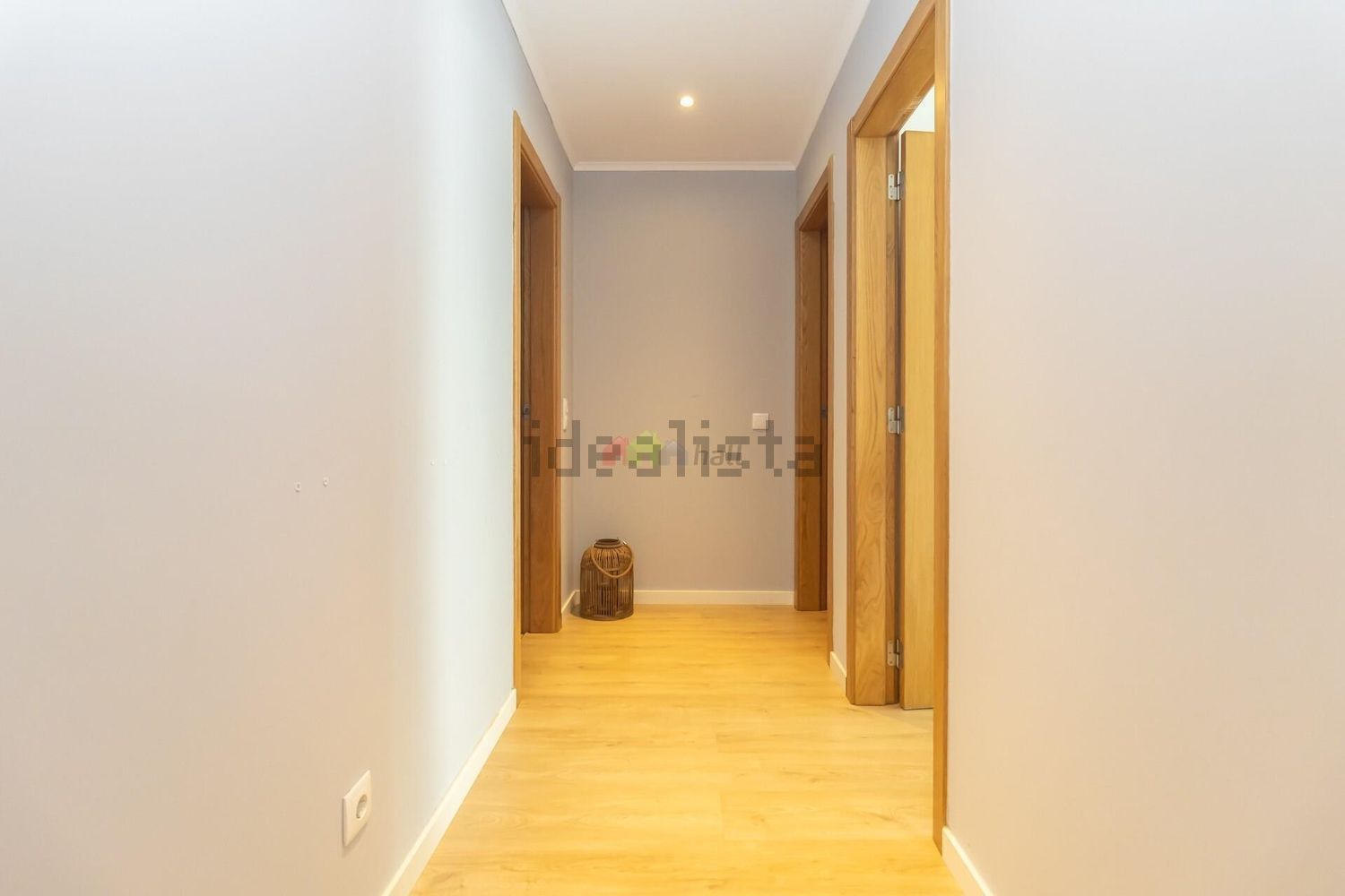 公寓 t2出售在Rua Alves Roçadas - 过道