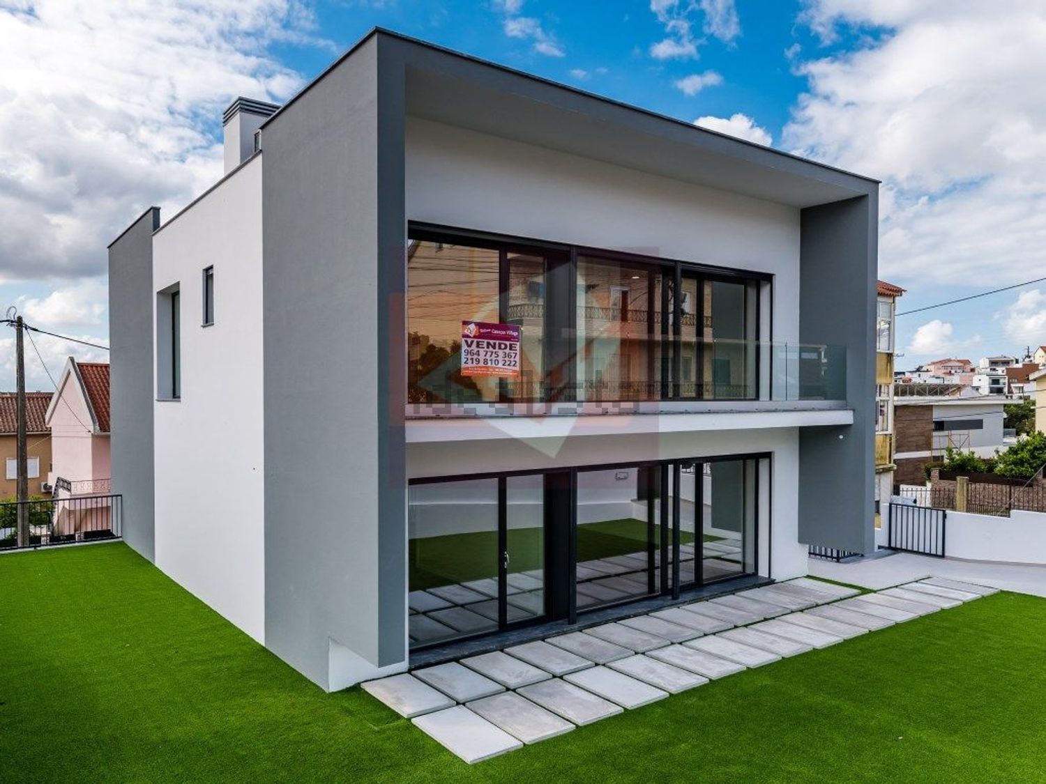 小楼房或独栋别墅出售在Pontinha e Famões - 外立面