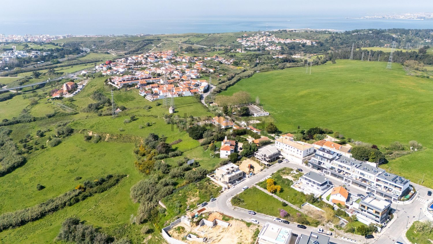 小楼房或独栋别墅出售在Rua Capitão Salgueiro Maia - 视线