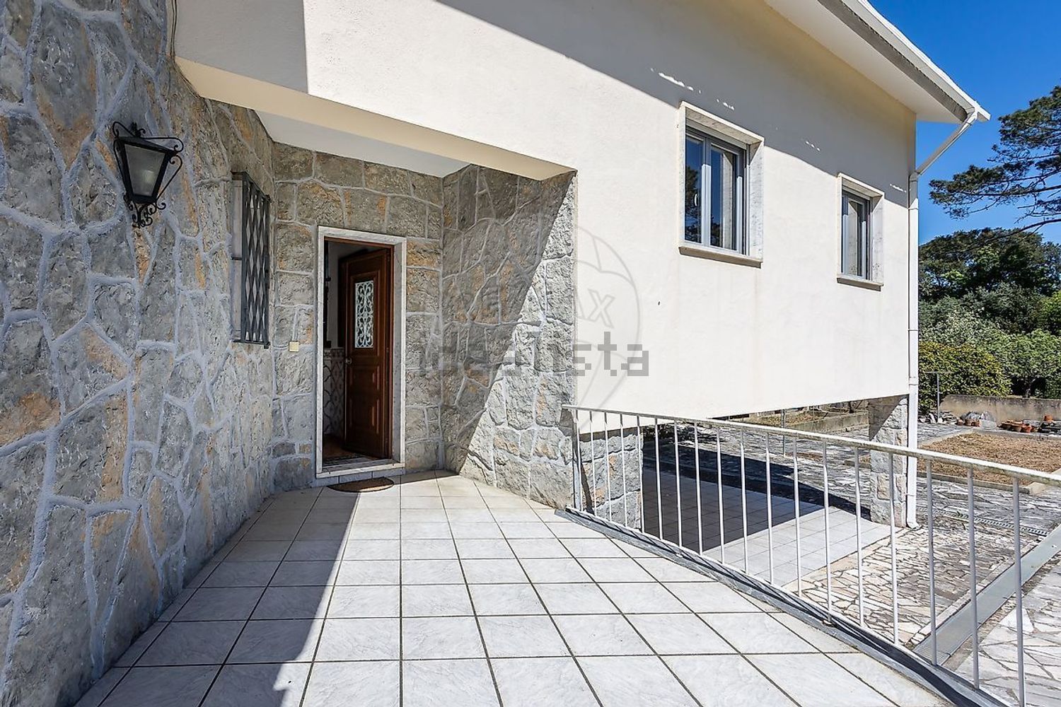 小楼房或独栋别墅出售在Serra das Minas - 阳台