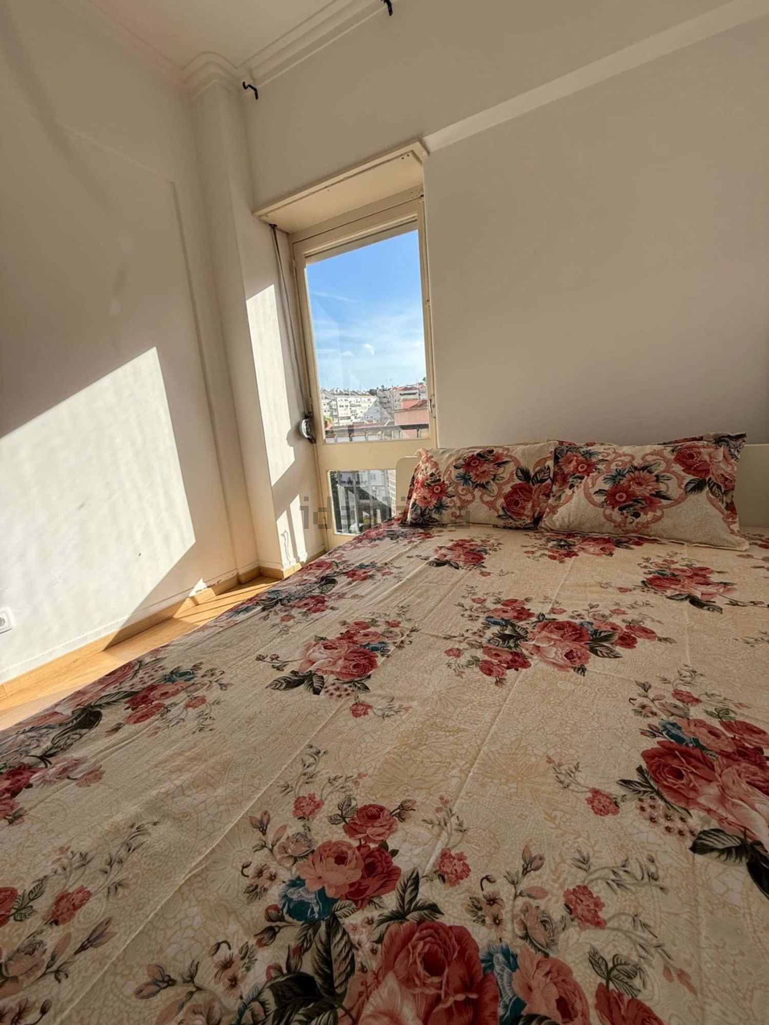 出租房间在Estrada de Benfica s/n - 卧室