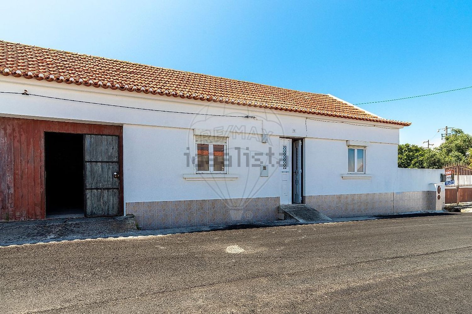 小楼房或独栋别墅出售在Rua da Guerra Peninsular - 外立面