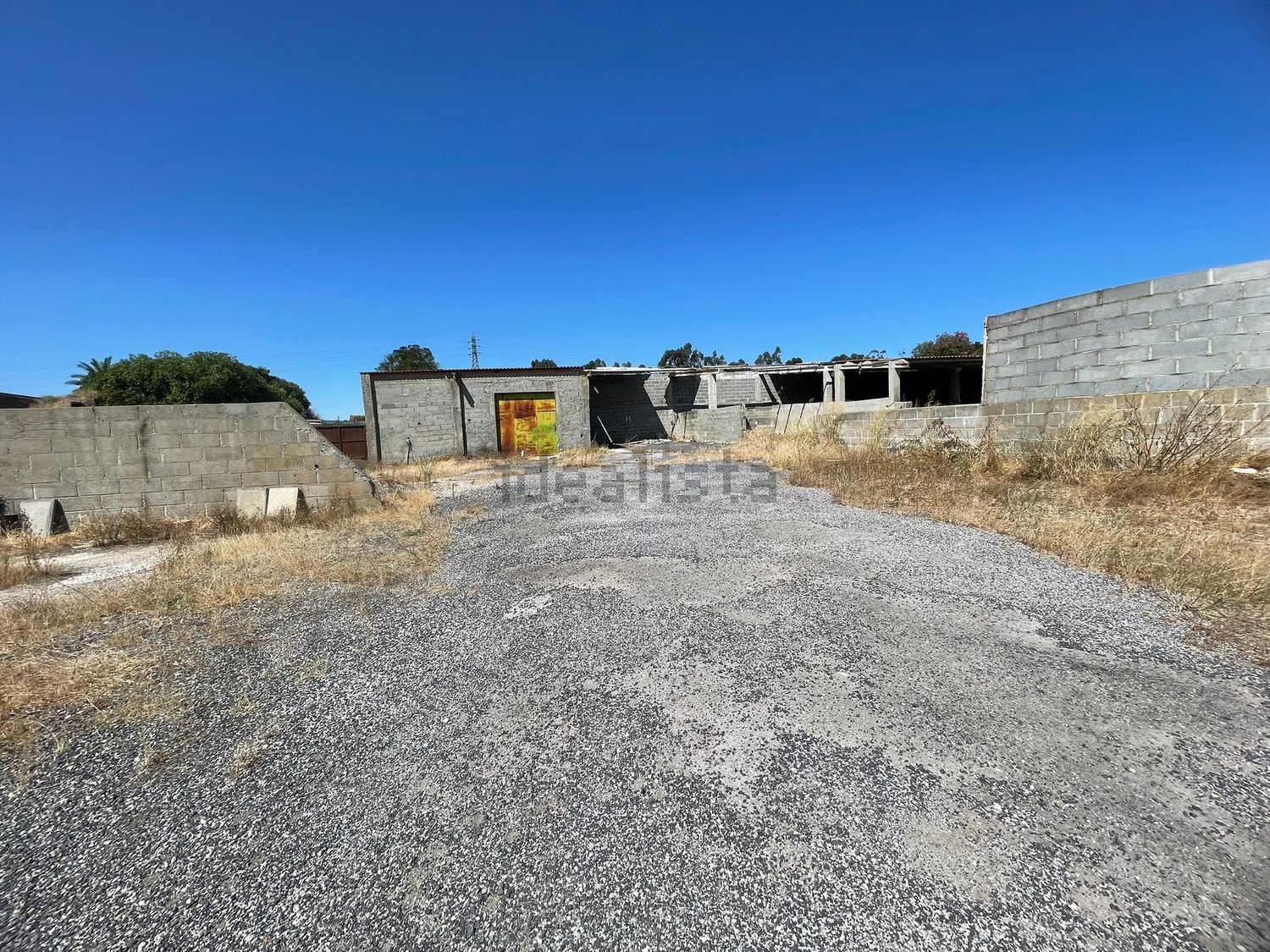 小楼房或独栋别墅出售在Palhais e Coina - 仓库