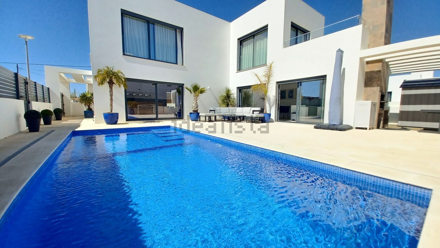 小楼房或独栋别墅出售在Porto Covo - 游泳池