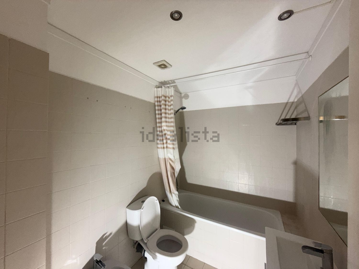 出租公寓 t1在Rua José Gamboa, 1 - 卫生间