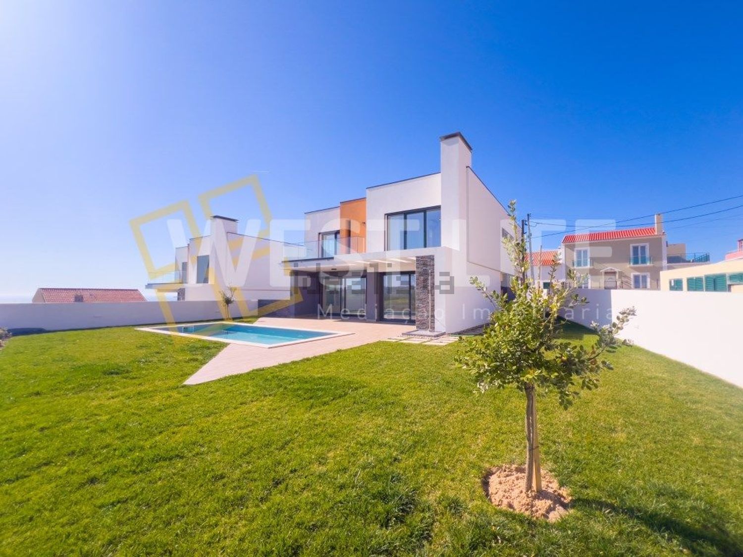 小楼房或独栋别墅出售在São Pedro da Cadeira - 游泳池