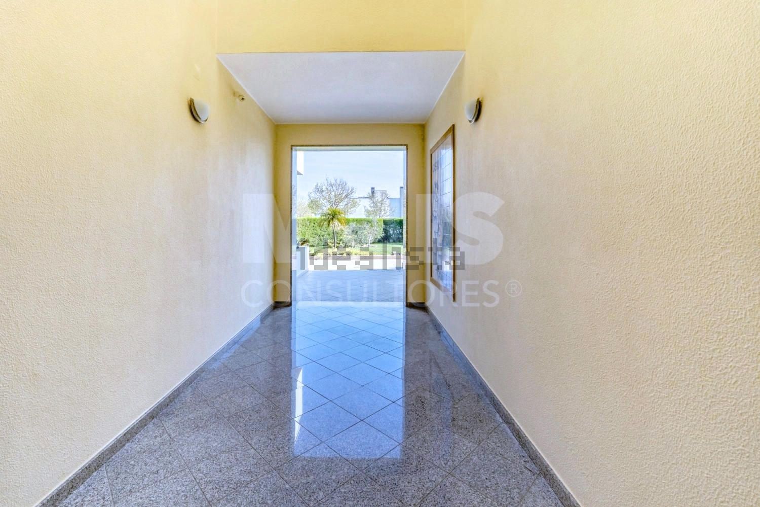 公寓 t4出售在Rua Alexandre Herculano - 过道