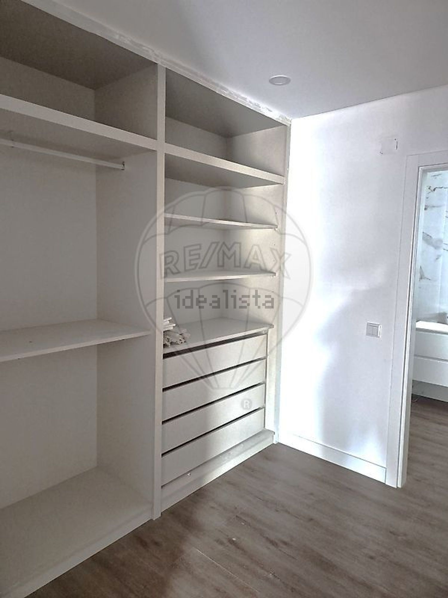 小楼房或独栋别墅出售在Rua 27 - 试衣间