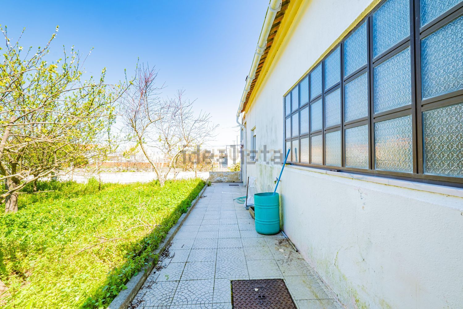 小楼房或独栋别墅出售在Rua General Humberto Delgado, 6 - 照片