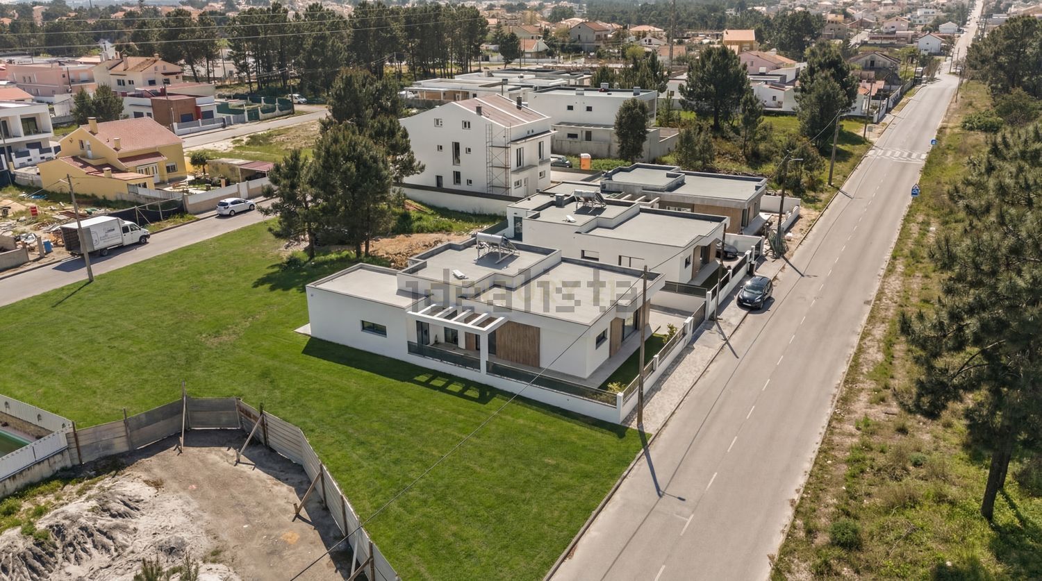 小楼房或独栋别墅出售在Avenida 5 de Outubro, 432 - 照片