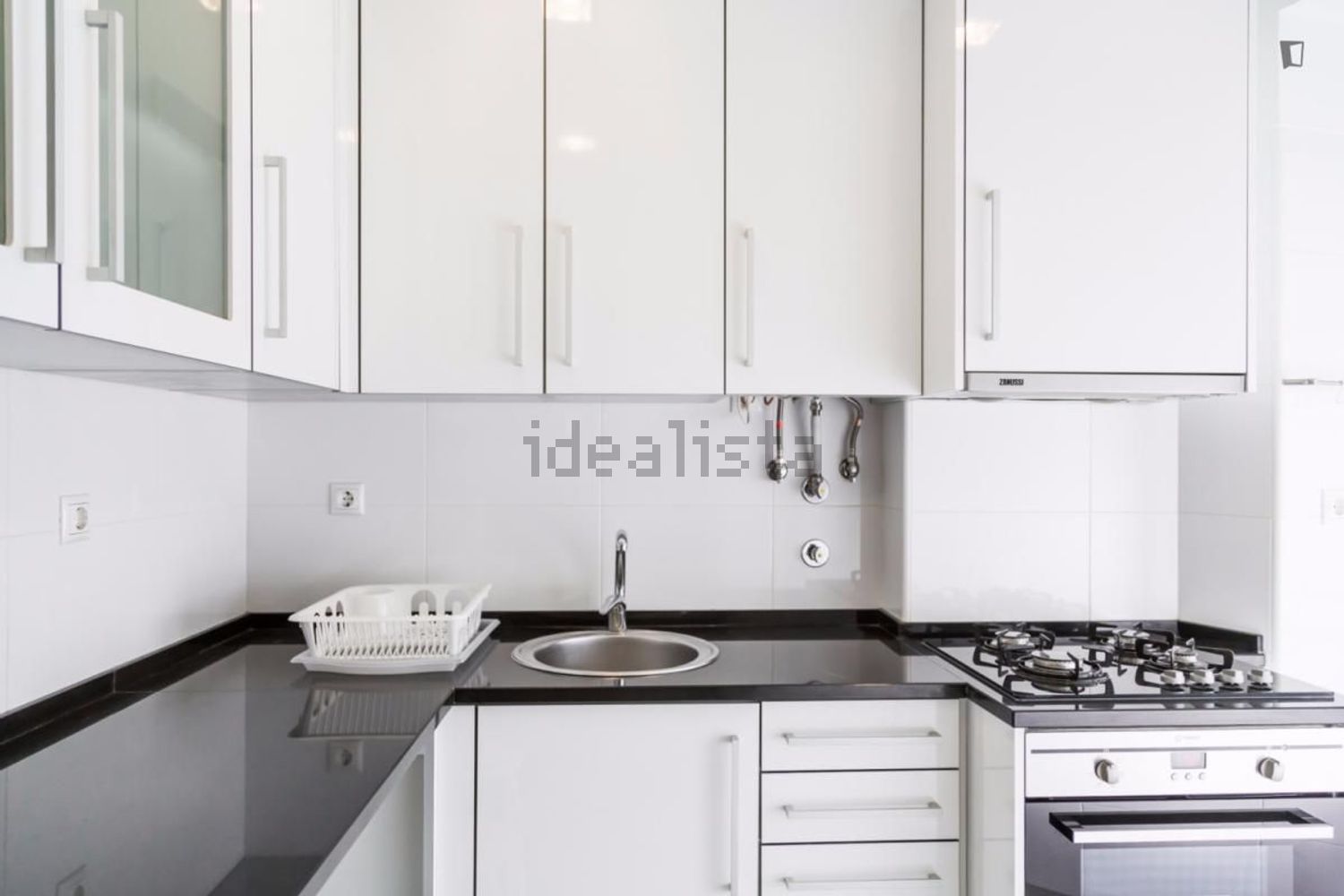 出租房间在Rua do Vale de Santo António - 厨房