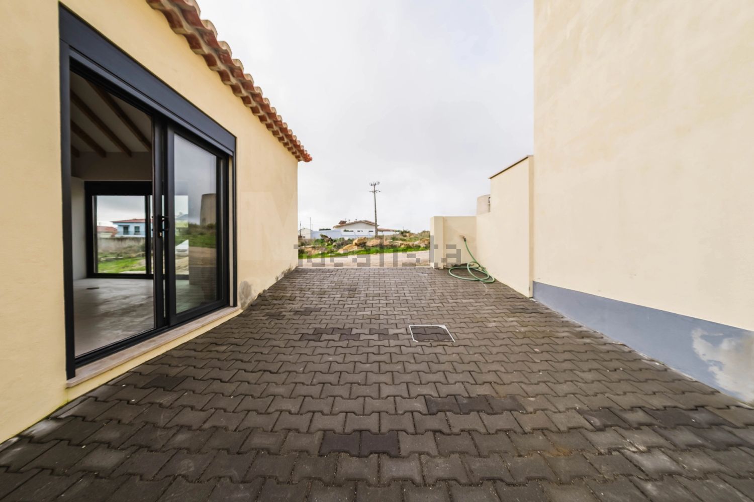 小楼房或别墅出售在São Bartolomeu dos Galegos e Moledo - 外立面