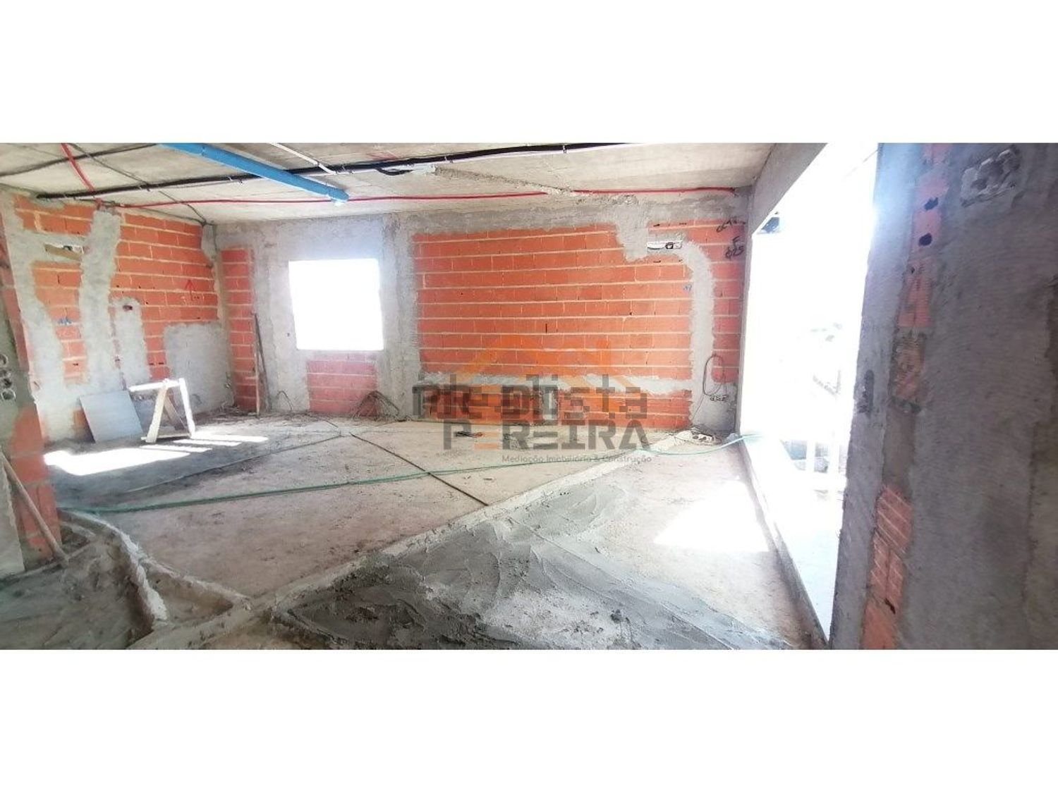 小楼房或独栋别墅出售在Pontinha e Famões - 停车位