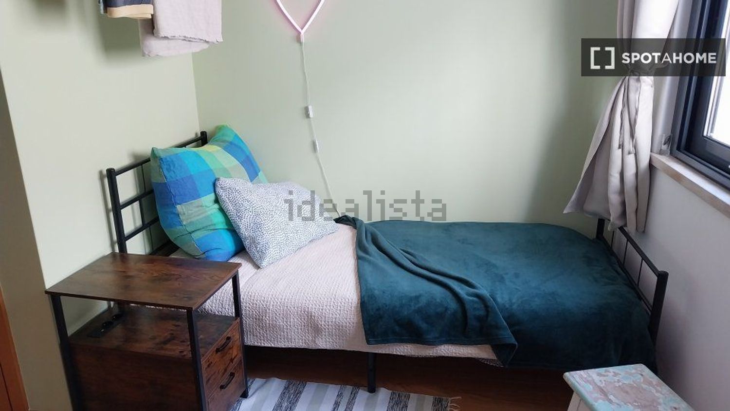 出租房间在Rua Engenheiro Cunha Leal - 卧室