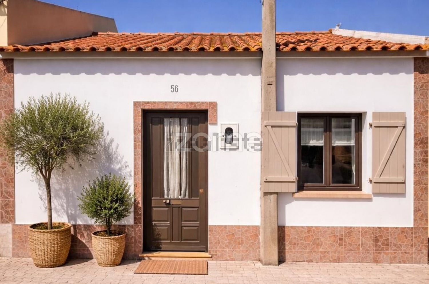 小楼房或独栋别墅出售在Rua C, 56 - 外立面